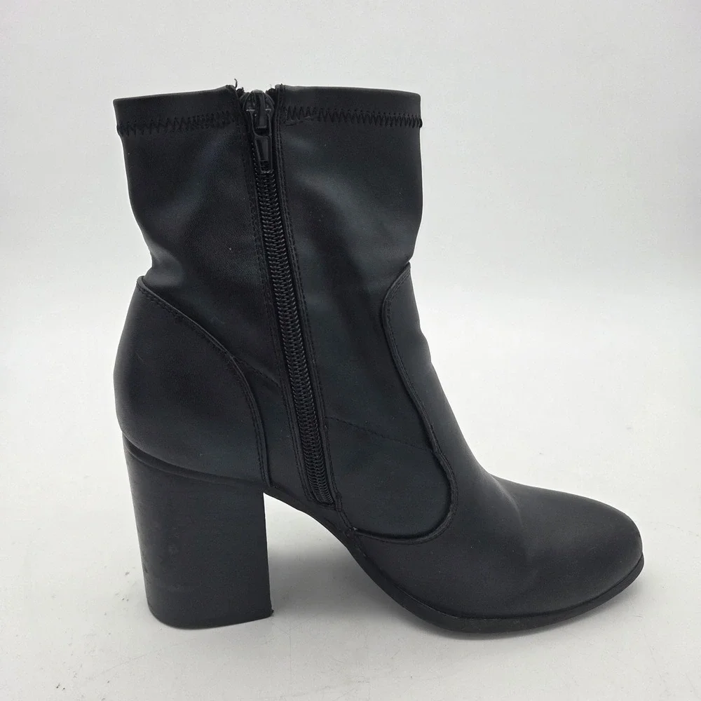 Forever 21 ankle Leather women booties Black size 7 4
